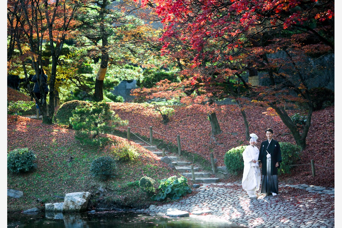 KIKIウェディングが撮影した「紅葉の和風庭園」の写真