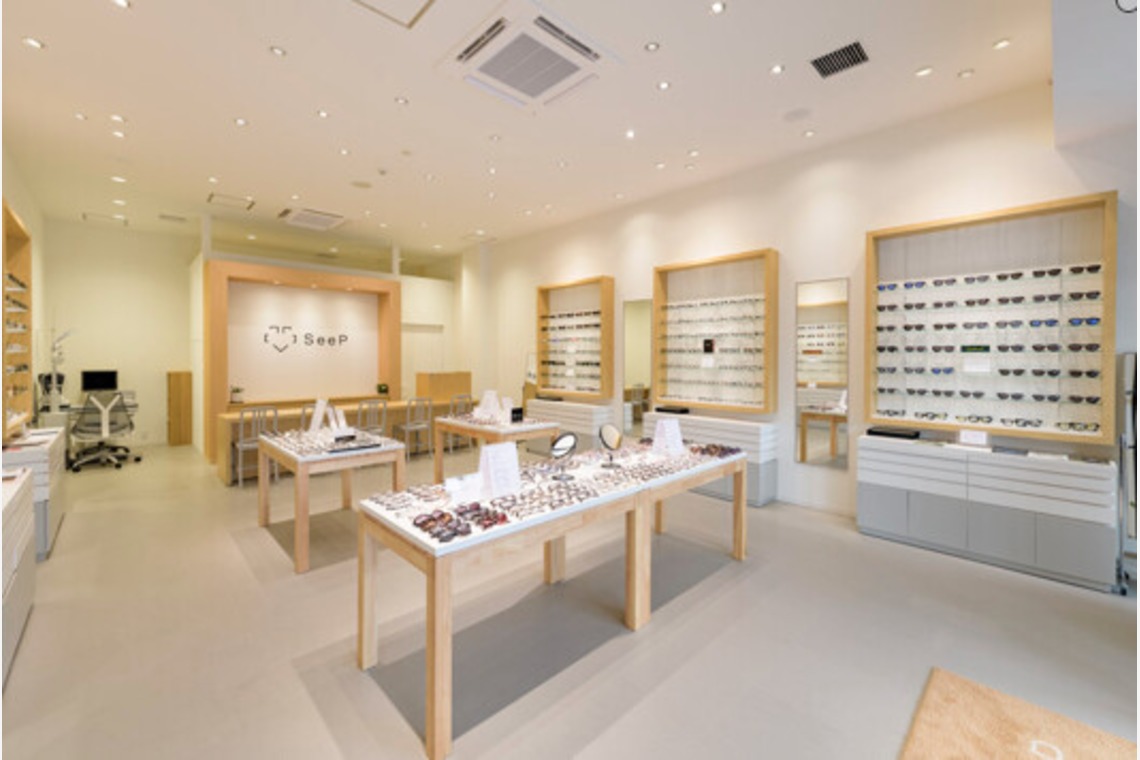 有限会社　澤田スタジオが撮影した「店舗撮影　メガネ」の写真