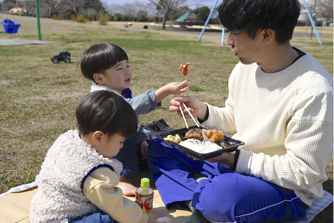 小野和也が撮影した写真のアルバム「家族みんなでピクニック」
