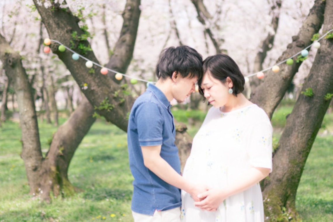 富岡 そよぎが撮影した「桜の季節のマタニティフォト」の写真