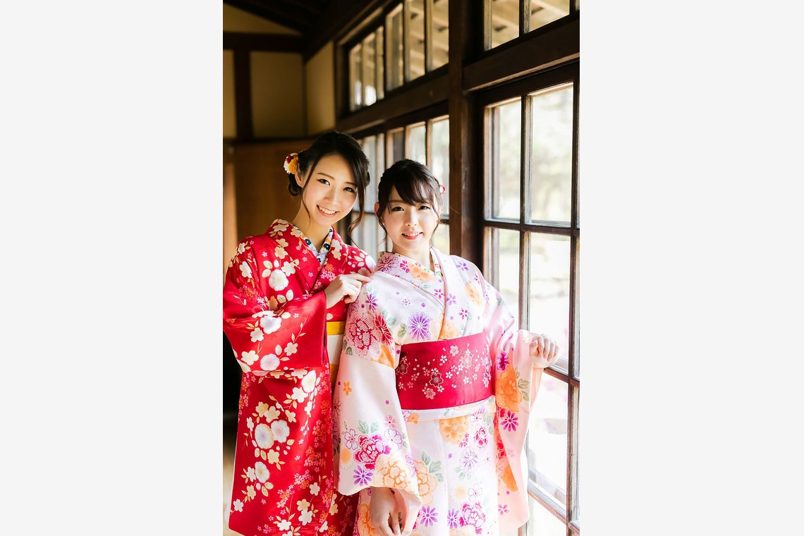 APKが出張撮影した家族写真(キッズ,ベビーフォト)などが写った「カジュアル着物で桜ロケーション撮影　2019年4月」の家族写真