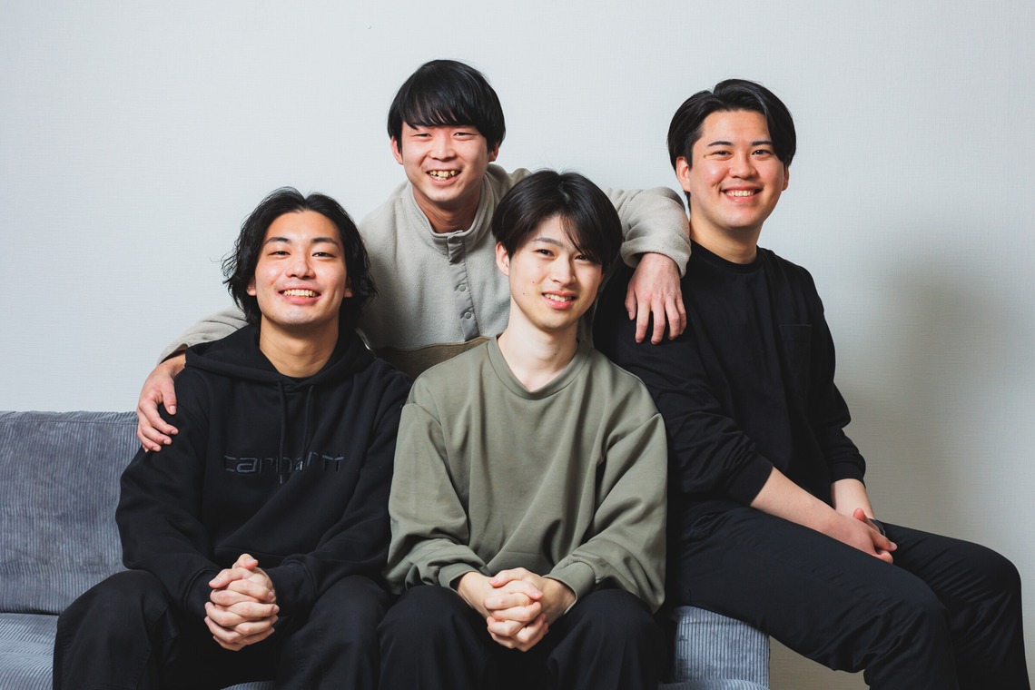 松井シンジが撮影した写真のアルバム「グループ・チーム・タスクフォース」