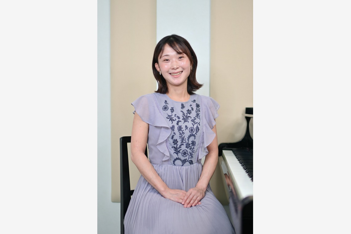 デザイン＆フォト内藤が撮影した写真のアルバム「ピアノ教室の先生のポートレート」