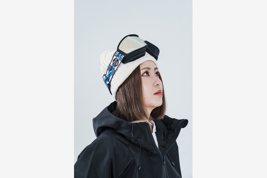 山内康平が撮影した写真のアルバム「スノーボード・ウェアブランドスタジオ撮影」