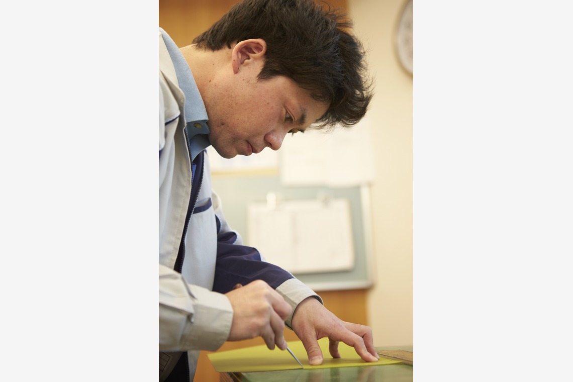 岩瀬泰治が撮影した写真のアルバム「職場取材」