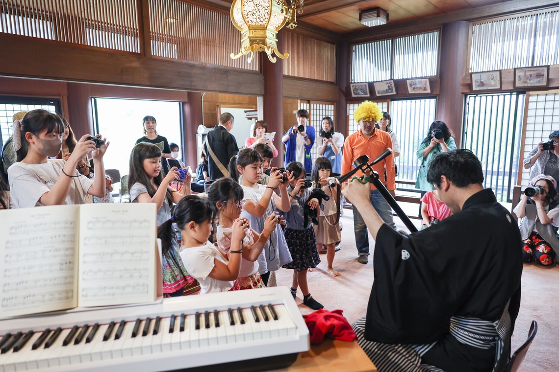 ちずカメラが撮影した「写真家　橘田龍馬さんの子供写真教室の様子」の写真
