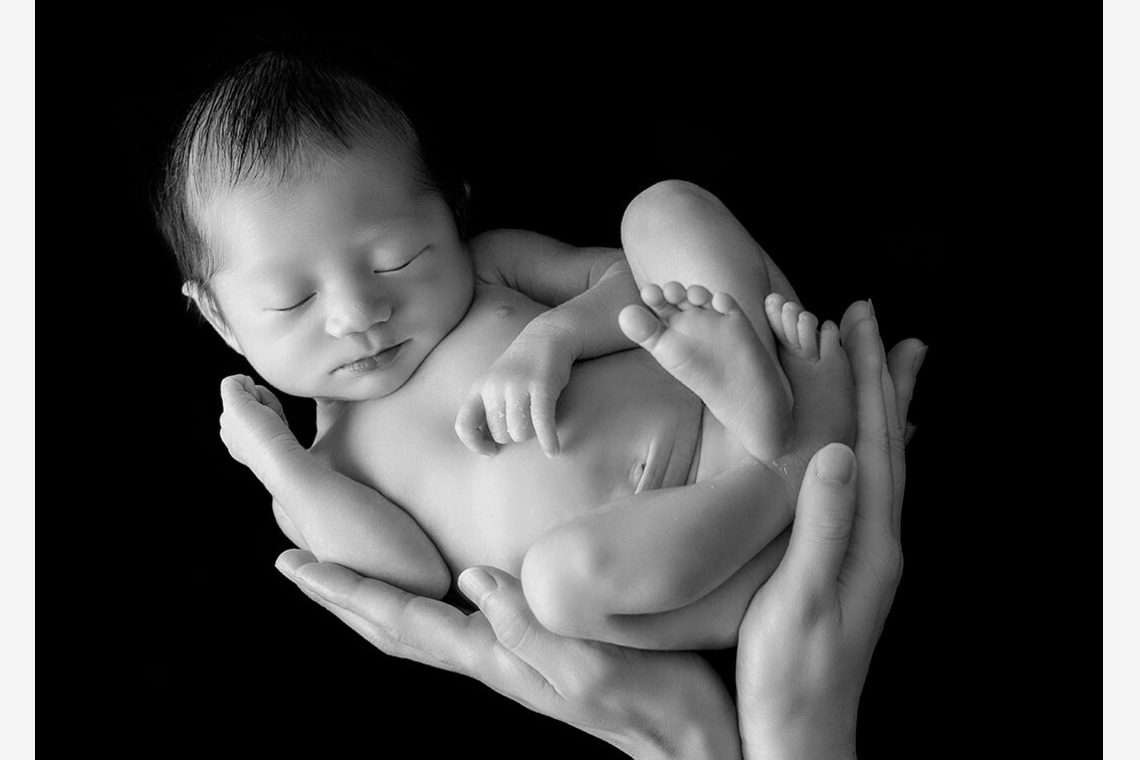 AXiS Photo Servise 藤井靖史が出張撮影した家族写真(キッズ,ベビーフォト)などが写った「ニューボーンフォト」の家族写真