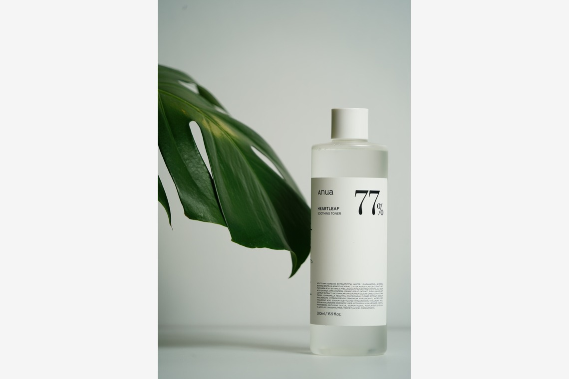 日下翔太郎が撮影した「屋内でのスキンケア商品の撮影」の写真