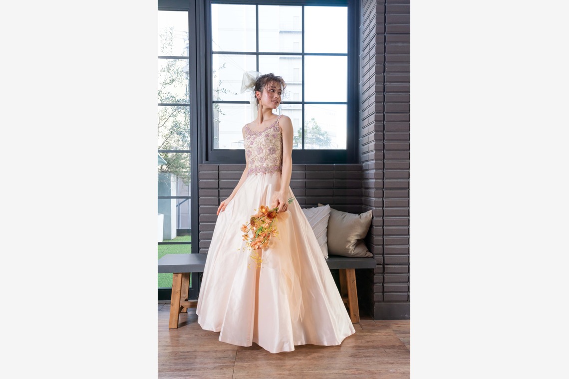 Cinematic Eyes 森川有栄が撮影した「名古屋　オーダードレス　webカタログ用写真」の写真