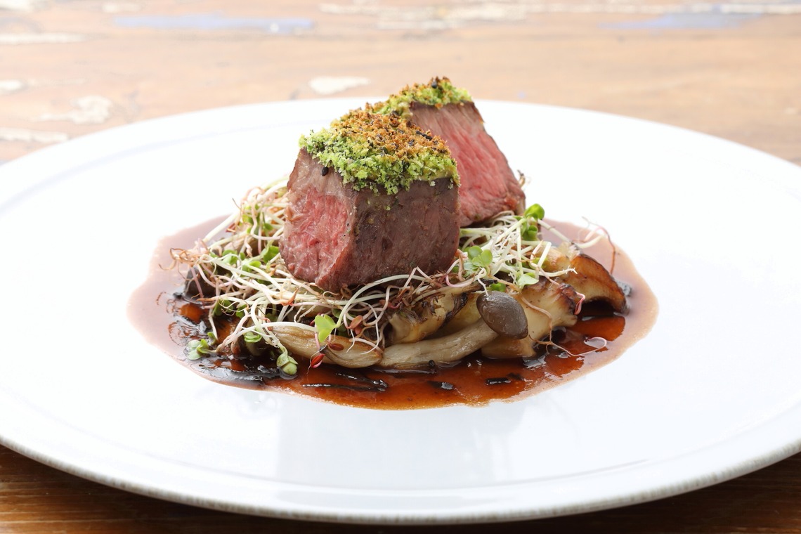 森安　照が撮影した「ステーキ・シーフード・サラダ」の写真