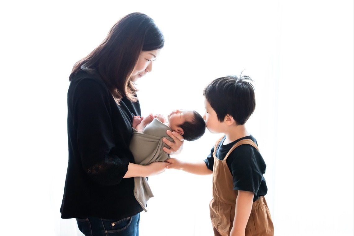 サキヤマ リエが撮影した「グレー系・ゾウのぬいぐるみ・男の子のニューボーンフォト」の写真