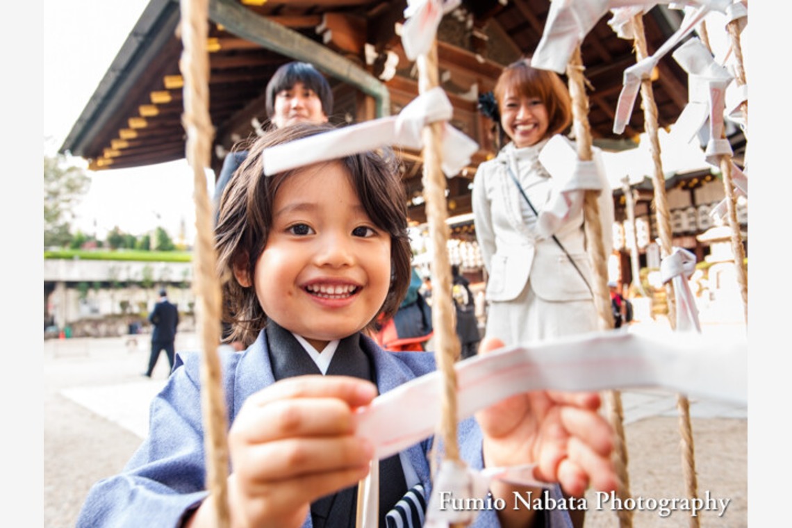 名畑文巨写真事務所が出張撮影した家族写真(キッズ,ベビーフォト)などが写った「出張撮影七五三・お宮詣り」の家族写真