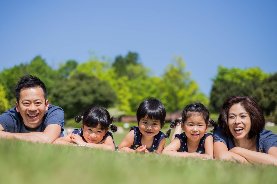 フォスタムが撮影した家族写真の出張撮影のアルバム「春の公園で家族フォト」