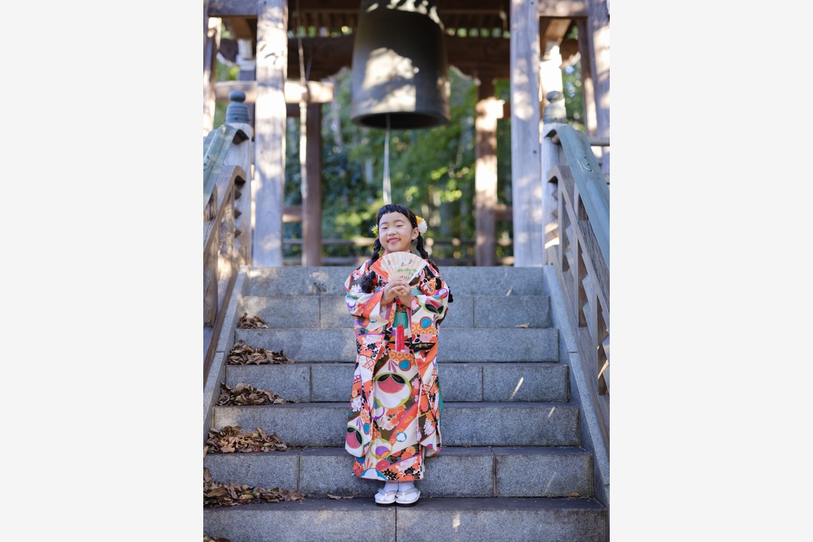 藤原和彦が出張撮影した家族写真(キッズ,ベビーフォト)などが写った「お寺さんでの七五三記念撮影」の家族写真