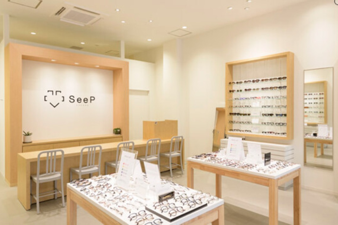 有限会社　澤田スタジオが撮影した「店舗撮影　メガネ」の写真