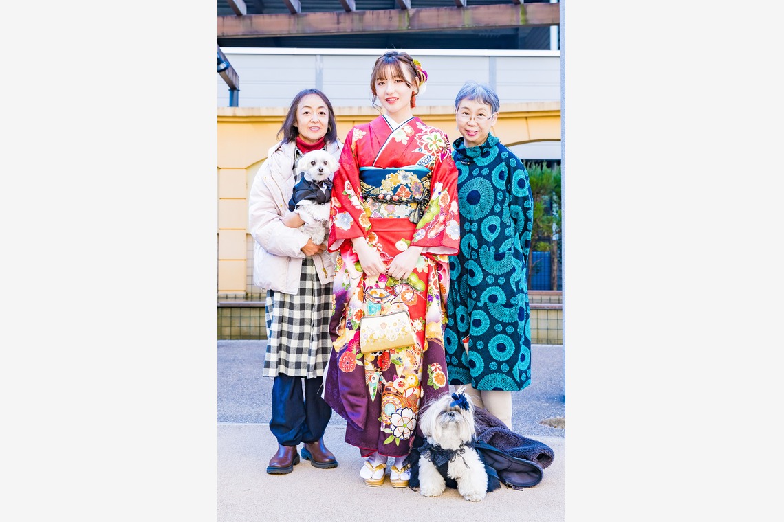 フォトスタジオENOが出張撮影した家族写真(キッズ,ベビーフォト)などが写った「成人式前撮り」の家族写真