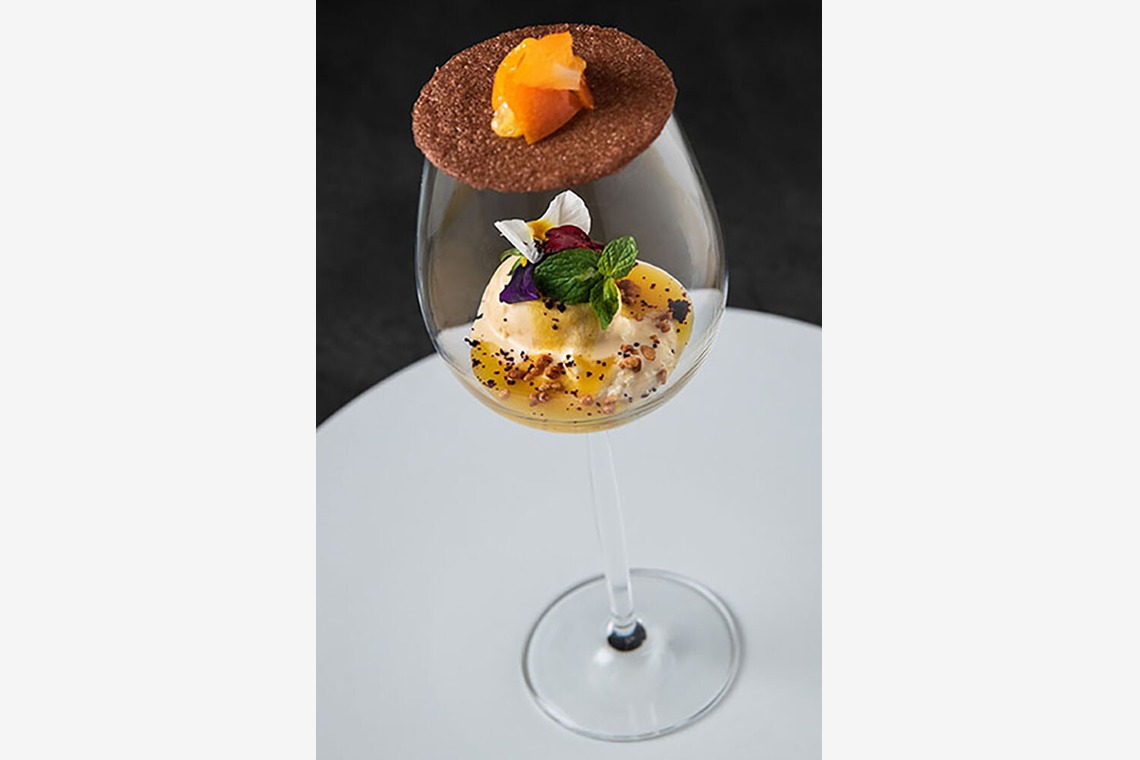 本郷直人が撮影した写真のアルバム「スイーツ」