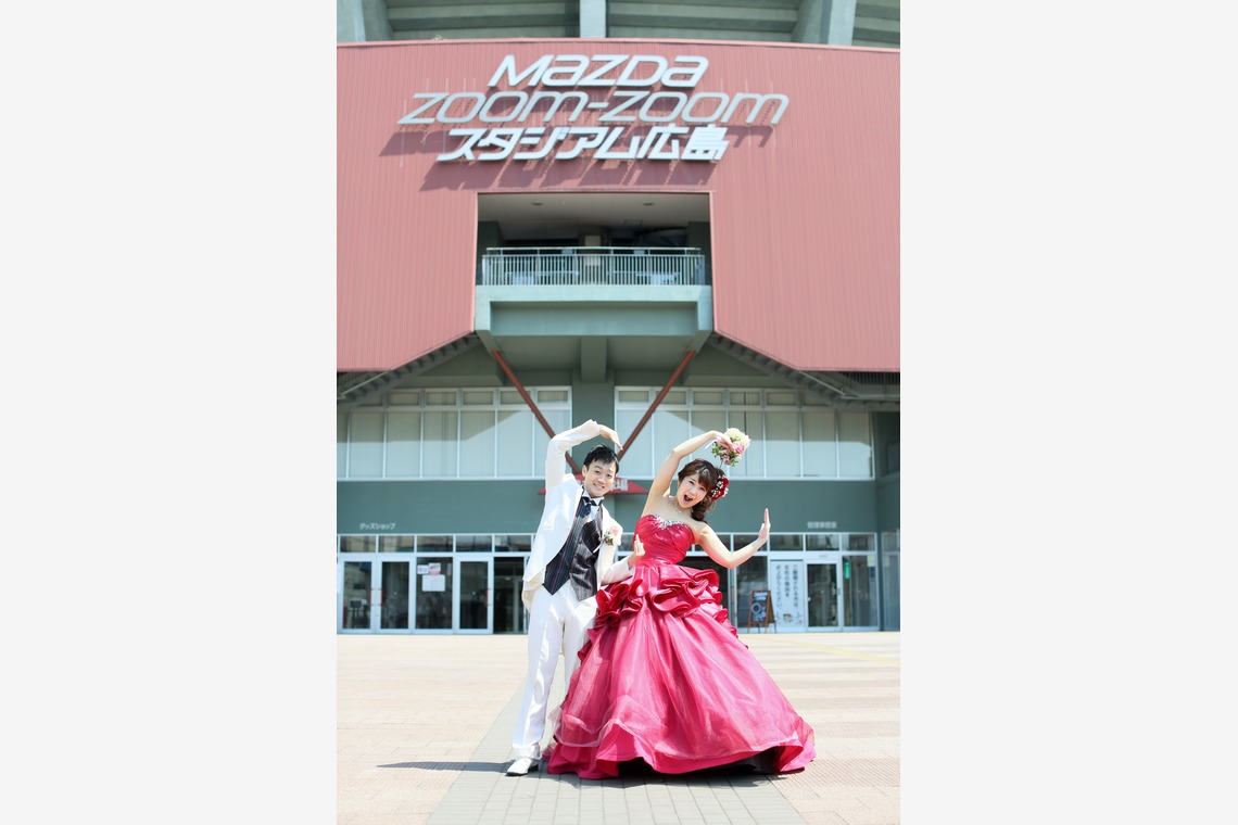 KIKIウェディングが撮影した「桜と広島城」の写真