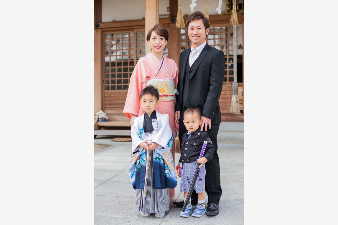 フォスタムが出張撮影した家族写真(キッズ,ベビーフォト)などが写った「5歳　七五三参り」の家族写真