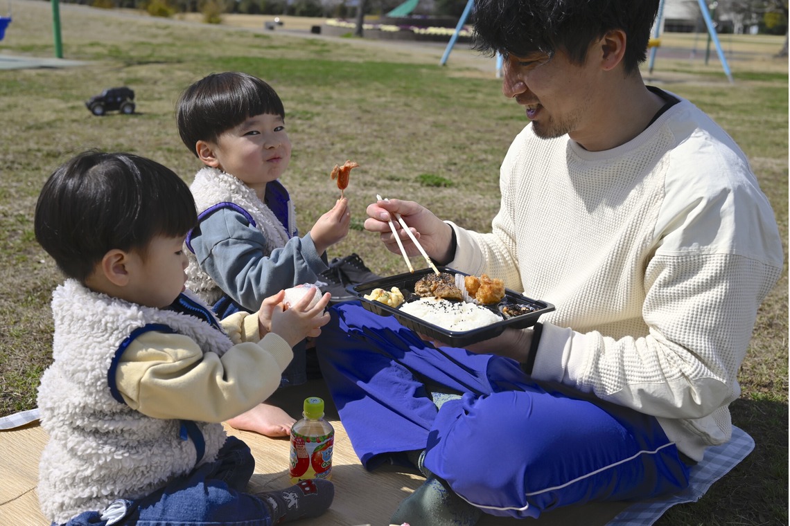 小野和也が撮影した写真のアルバム「家族みんなでピクニック」