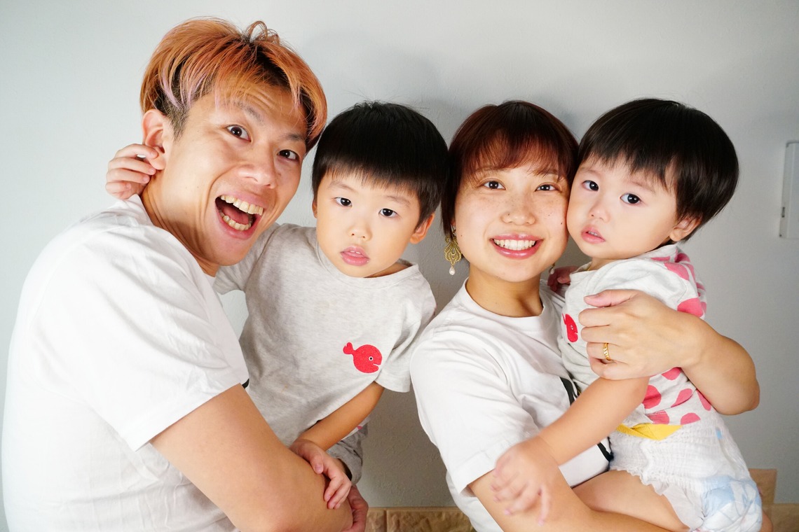 出張撮影のメモリーズが出張撮影した家族写真(キッズ,ベビーフォト)などが写った「マタニティフォト」の家族写真