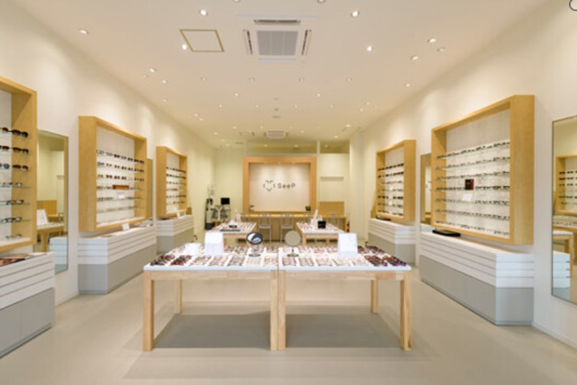 有限会社　澤田スタジオが撮影した「店舗撮影　メガネ」の写真