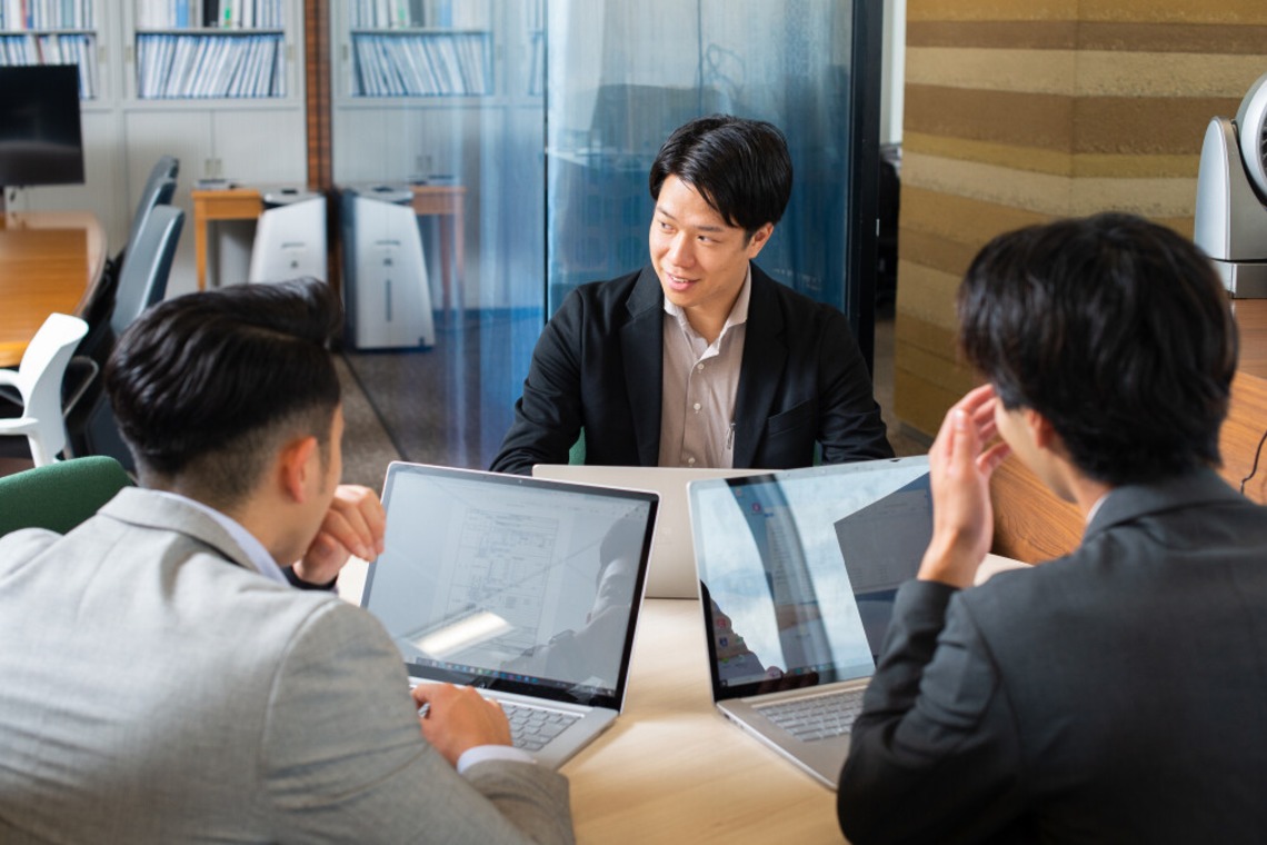 幡原裕治が撮影した写真のアルバム「オフィス」