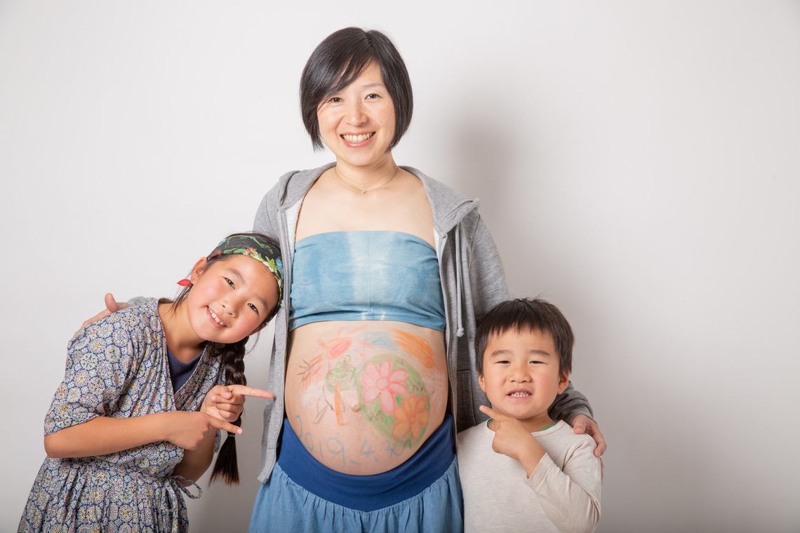 眞田 厚司が出張撮影した家族写真(キッズ,ベビーフォト)などが写った「マタニティ」の家族写真