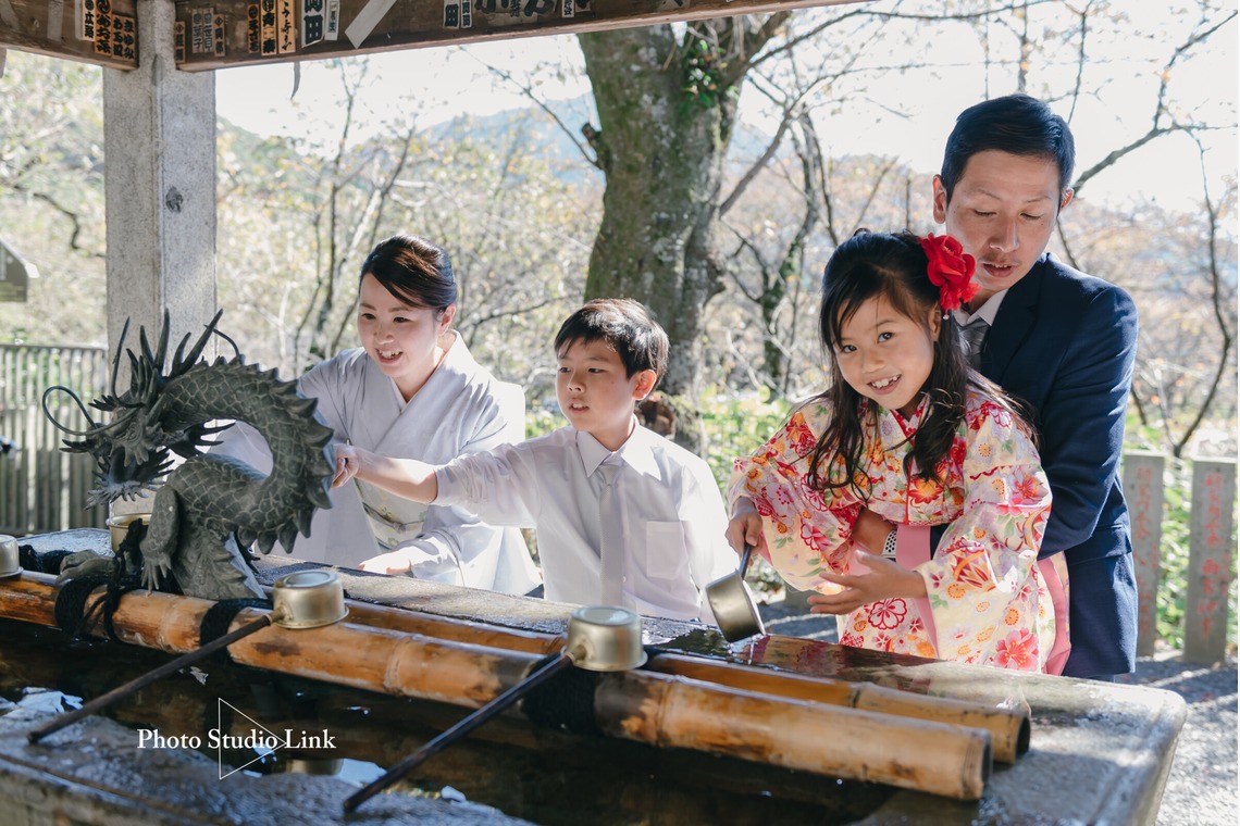 PhotoStudioLink　福井アイラが出張撮影した家族写真(キッズ,ベビーフォト)などが写った「記念撮影　家族写真　お宮参り 七五三」の家族写真