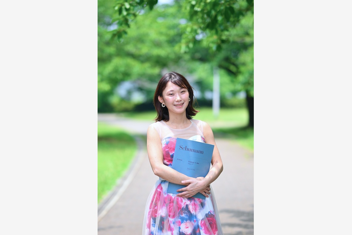 デザイン＆フォト内藤が撮影した写真のアルバム「ピアノ教室の先生のポートレート」