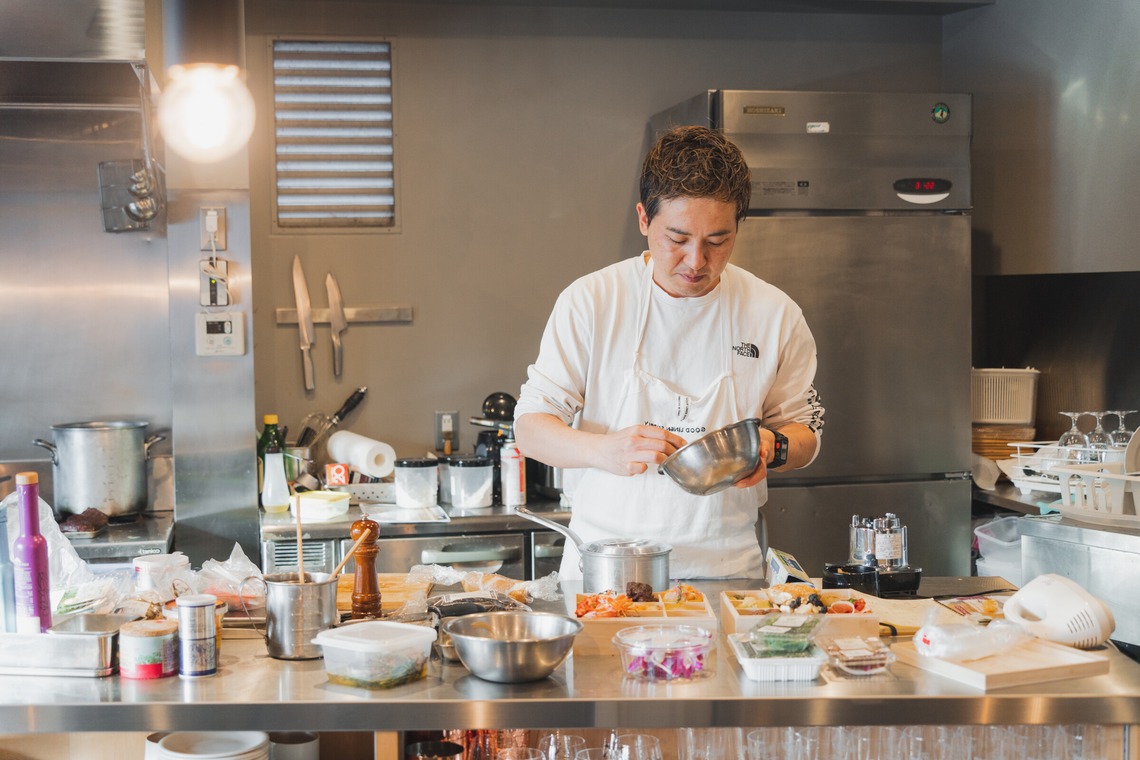 日下翔太郎が撮影した「飲食店のフード/ドリンク/内観/スタッフなどを全て含んだ設営」の写真