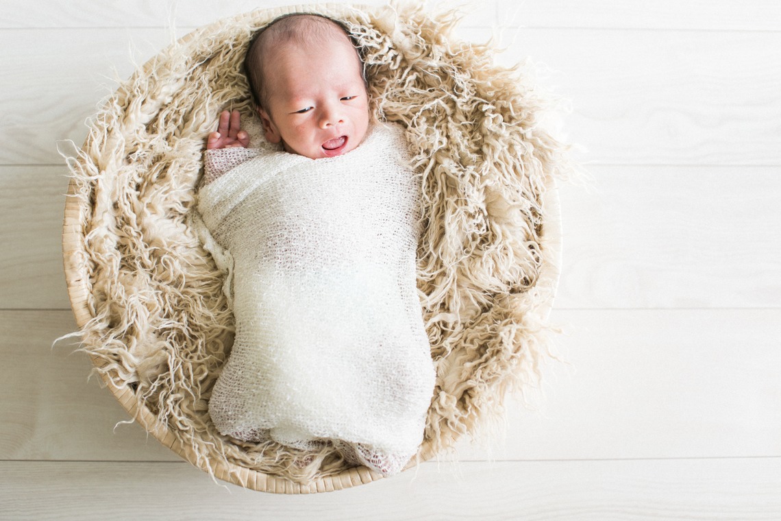 Yuki Shimada Photographyが出張撮影した家族写真(キッズ,ベビーフォト)などが写った「ニューボーンフォト」の家族写真