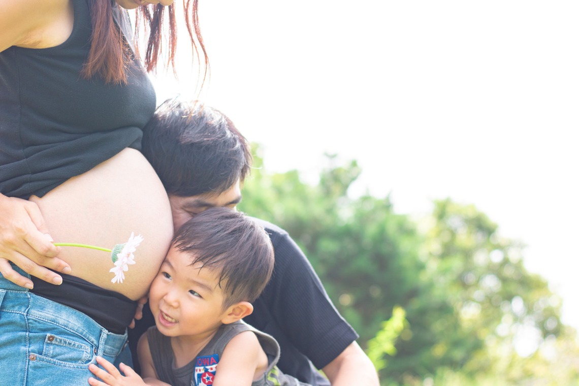 ゆのみふぉとが出張撮影した家族写真(キッズ,ベビーフォト)などが写った「マタニティフォト」の家族写真