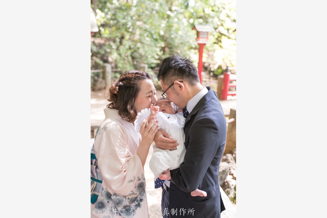 酒井こうへい写真製作所が出張撮影した家族写真(キッズ,ベビーフォト)などが写った「お宮参り・世田谷八幡宮」の家族写真