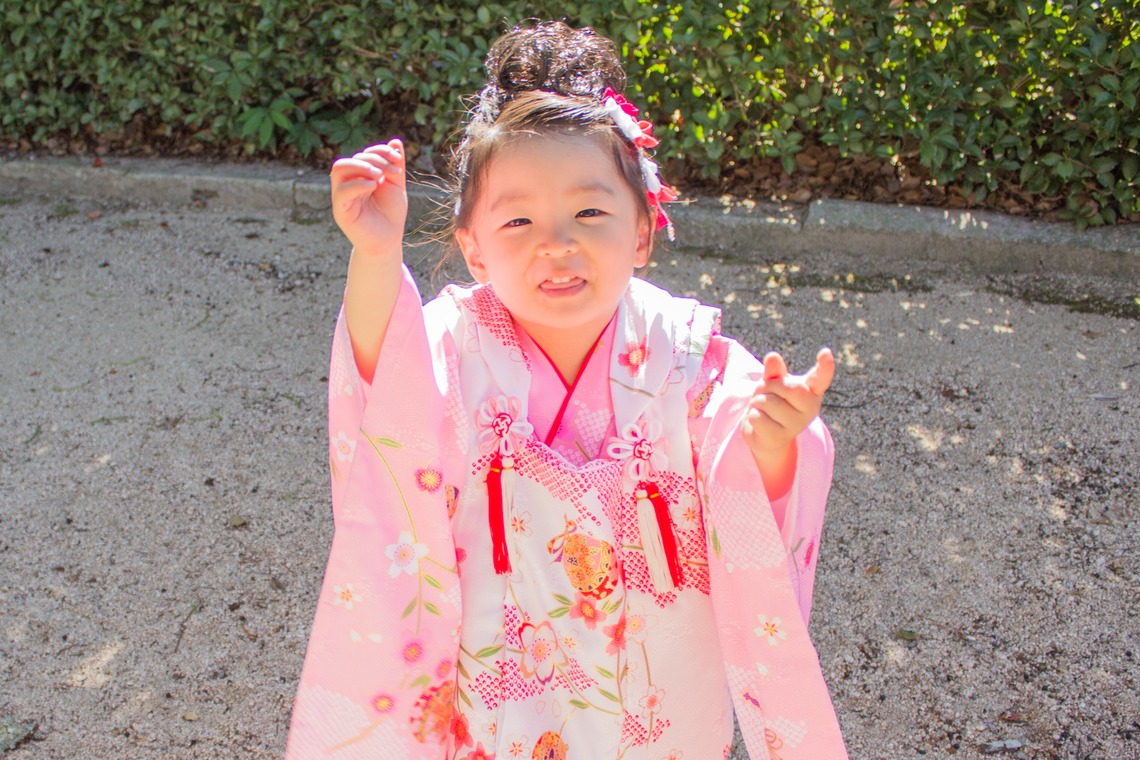写真スペース　フォトラッシュが撮影したエンゲージメントフォトのアルバム「山口県防府天満宮七五三」