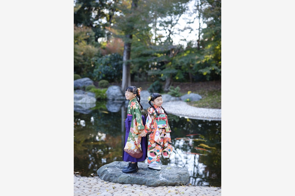 藤原和彦が出張撮影した家族写真(キッズ,ベビーフォト)などが写った「お寺さんでの七五三記念撮影」の家族写真