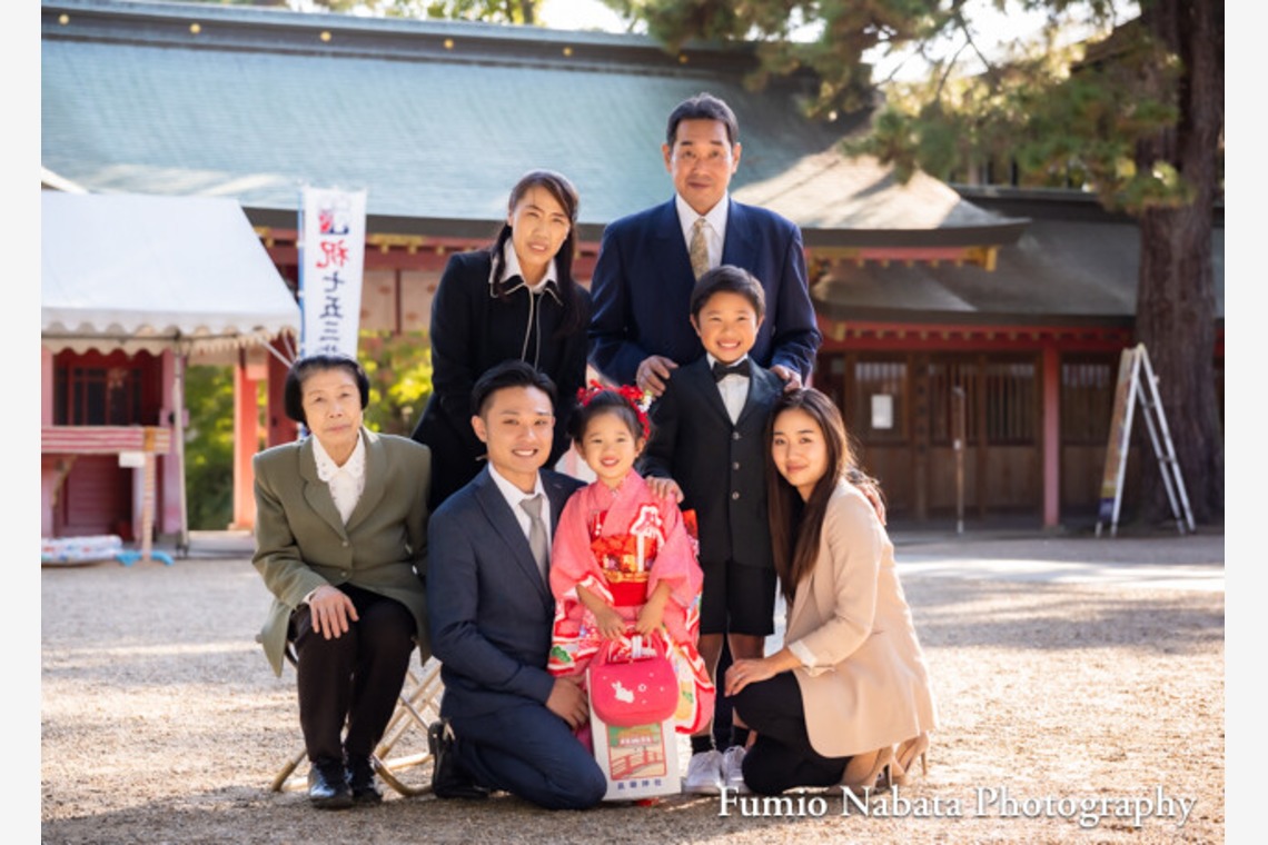 名畑文巨写真事務所が出張撮影した家族写真(キッズ,ベビーフォト)などが写った「出張撮影七五三・お宮詣り」の家族写真