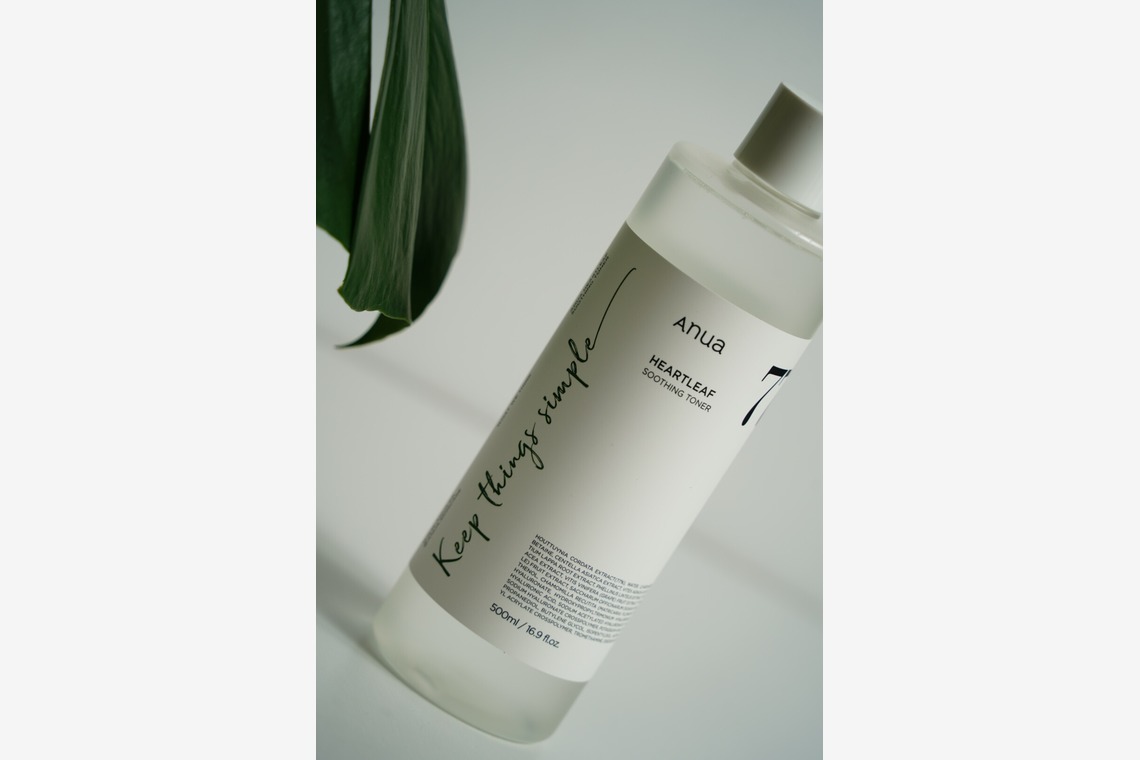 日下翔太郎が撮影した「屋内でのスキンケア商品の撮影」の写真