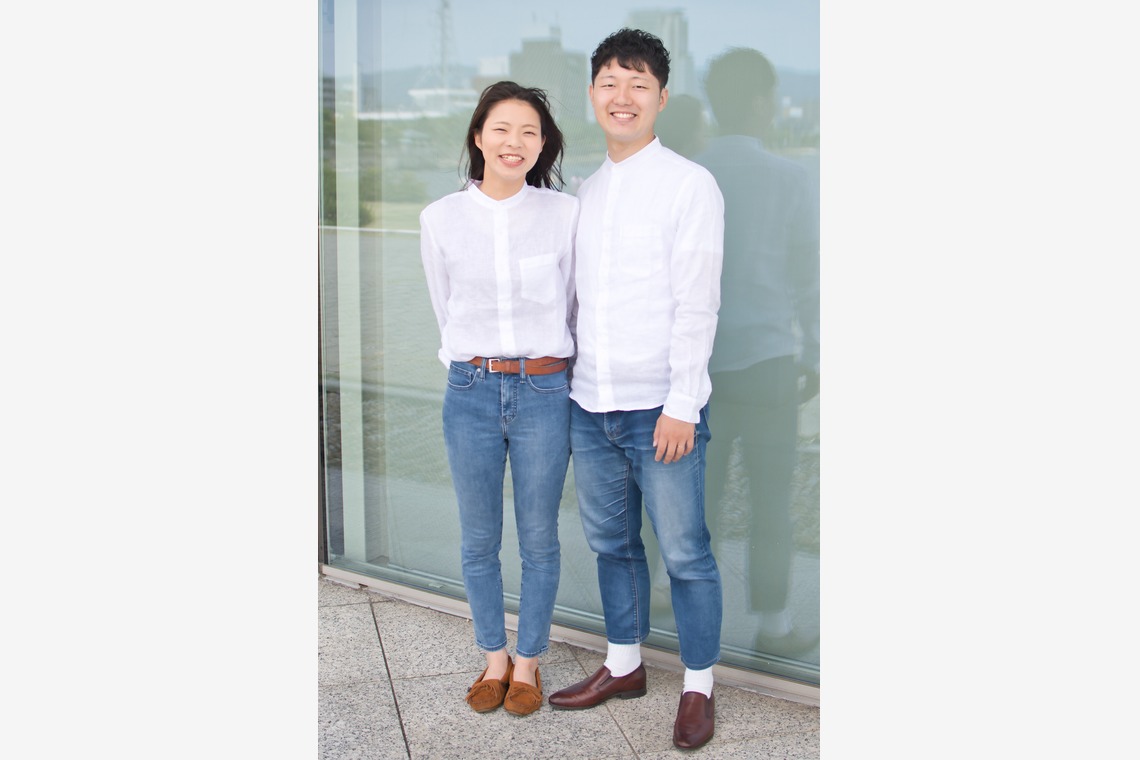 坂田年彦が撮影した旅行先の記念撮影のアルバム「カップルフォト」