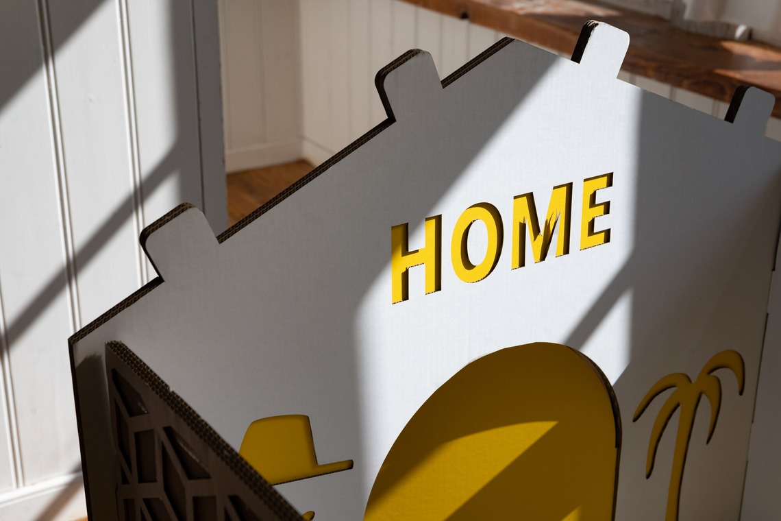 曽川拓哉が撮影した写真のアルバム「ダンボールハウスの商品撮影」