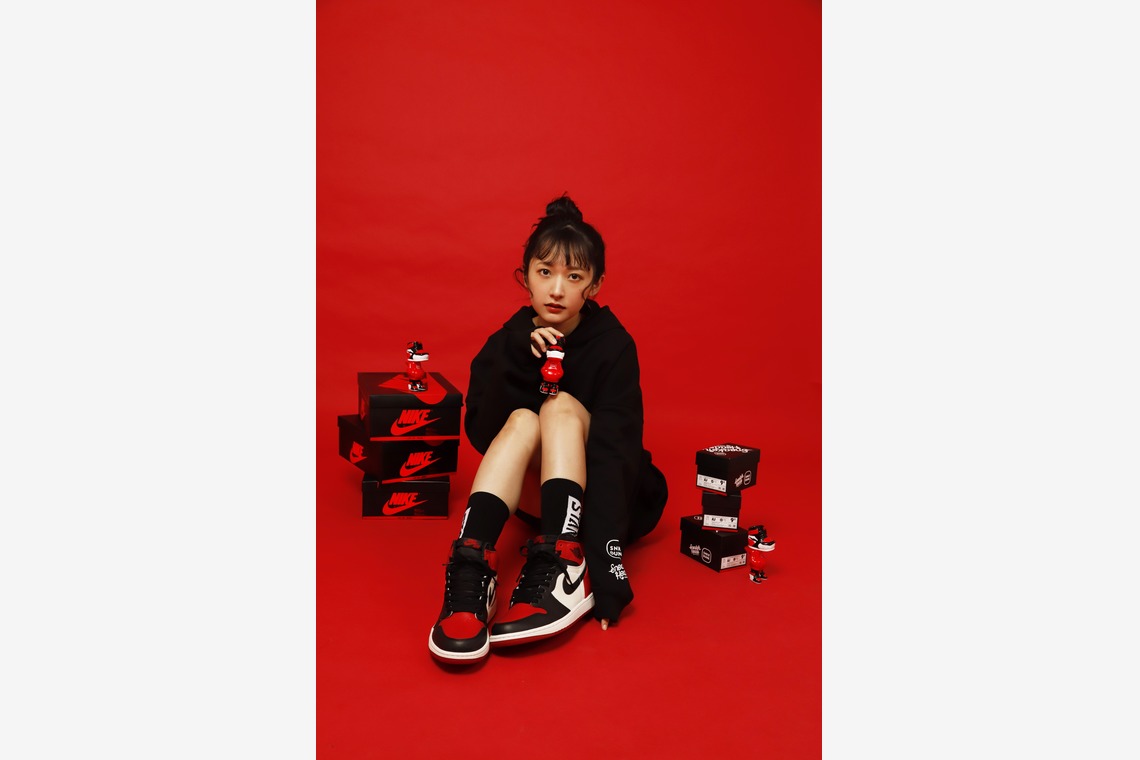 エレーナが撮影した写真のアルバム「HYPEDROP x TOKYOGUNS」