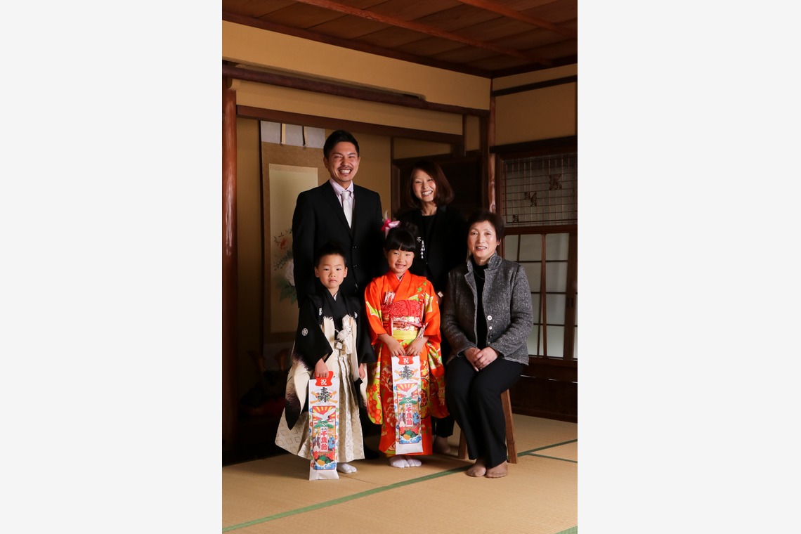 スマイルハンターが出張撮影した家族写真(キッズ,ベビーフォト)などが写った「七五三京町家フォト」の家族写真
