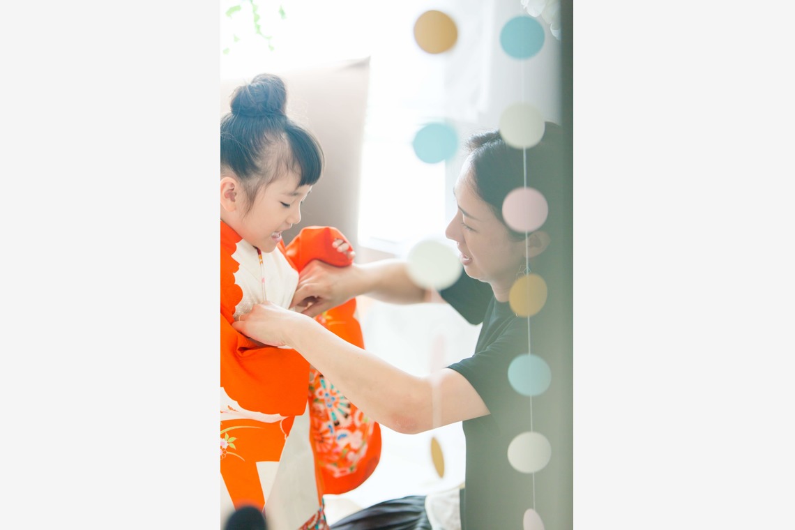 Nobuhiro Toyaが出張撮影した家族写真(キッズ,ベビーフォト)などが写った「七五三フォト@エミリィ代官山スタジオ」の家族写真