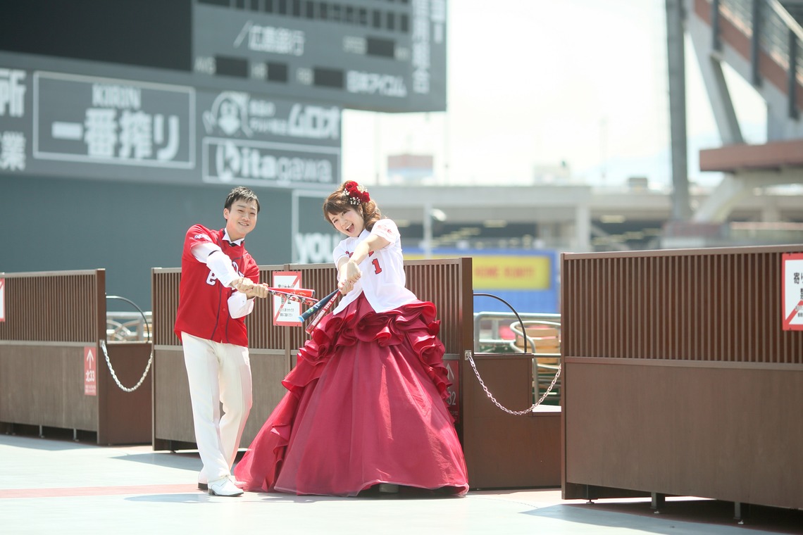 KIKIウェディングが撮影した「桜と広島城」の写真