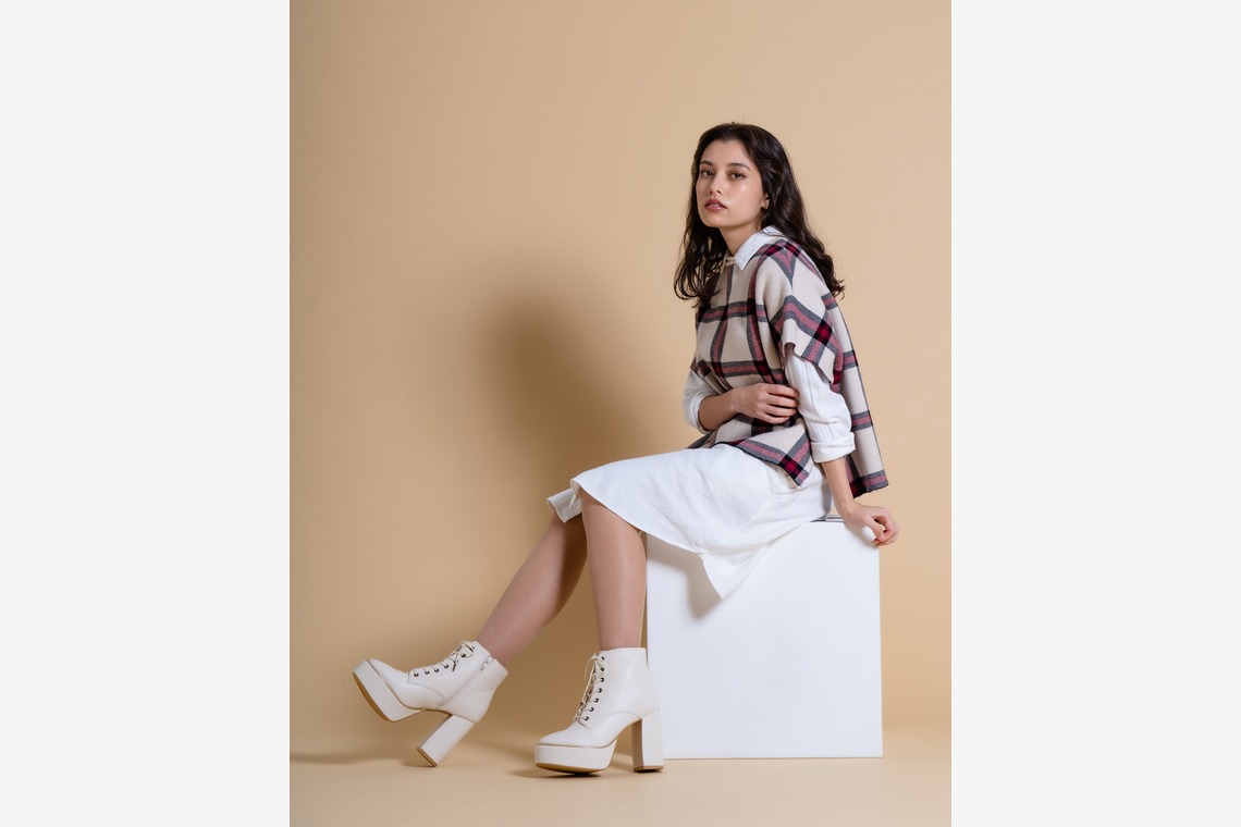 民辻亮介が撮影した写真のアルバム「ファッションアパレル」