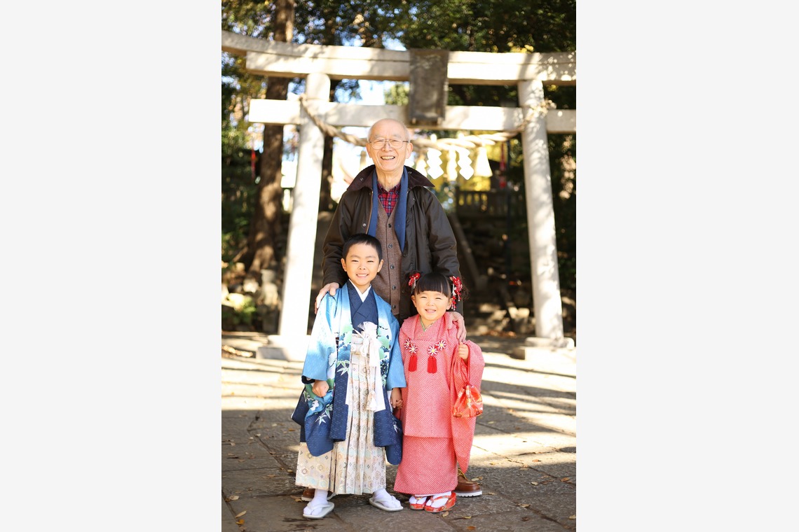 出張撮影HUG TIMEが出張撮影した家族写真(キッズ,ベビーフォト)などが写った「七五三記念撮影＠世田谷八幡宮・東京」の家族写真