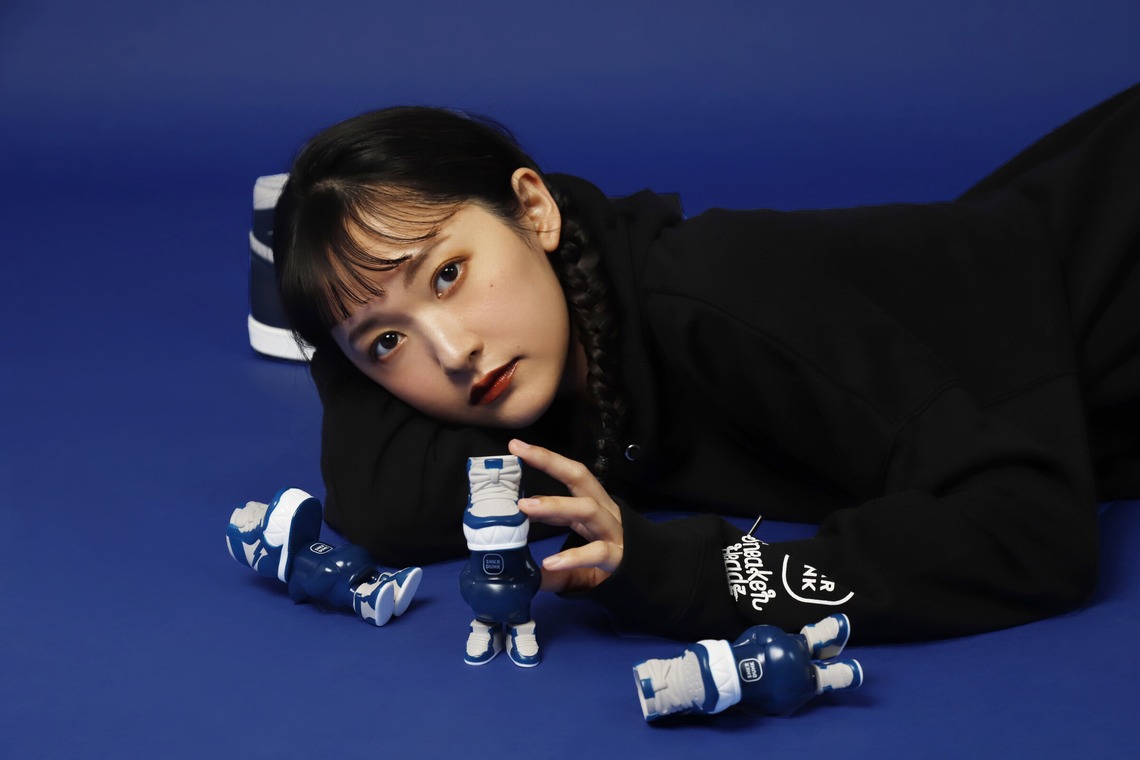 エレーナが撮影した写真のアルバム「HYPEDROP x TOKYOGUNS」