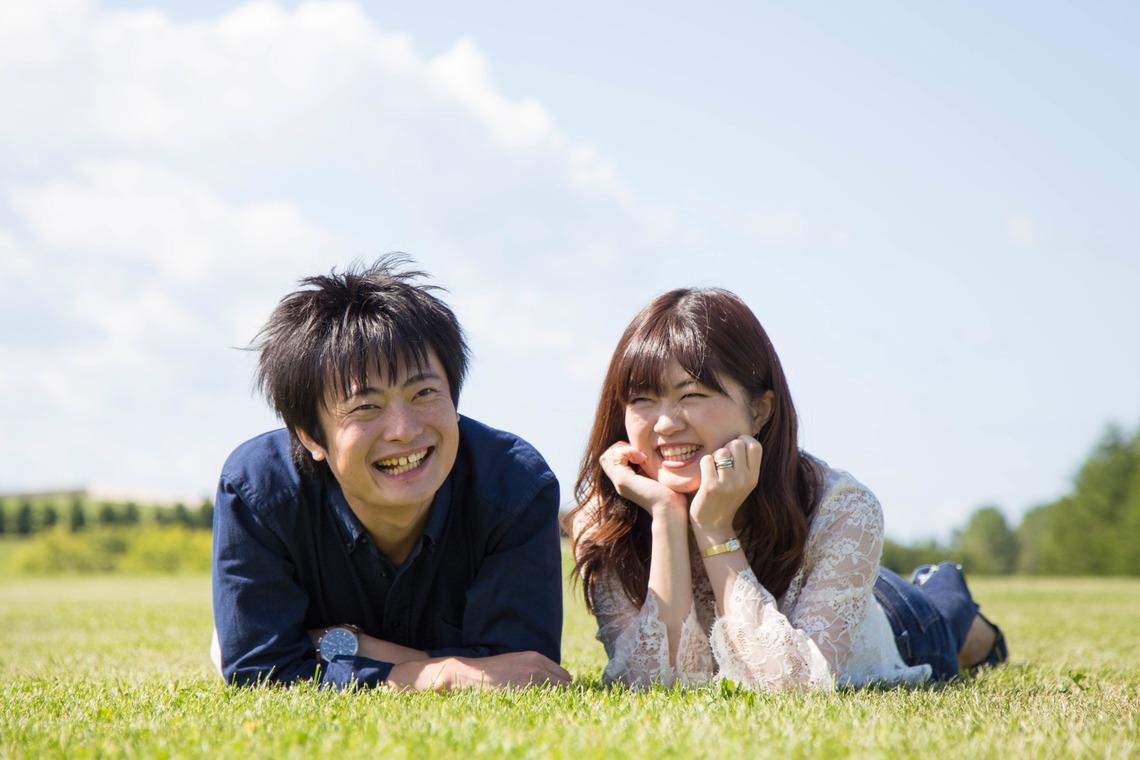 Happy with Photosが出張撮影した家族写真(キッズ,ベビーフォト)などが写った「アニバーサリーフォト(結婚記念日)＠札幌市・モエレ沼公園」の家族写真