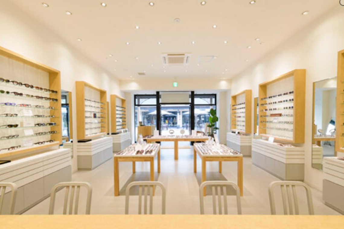 有限会社　澤田スタジオが撮影した「店舗撮影　メガネ」の写真