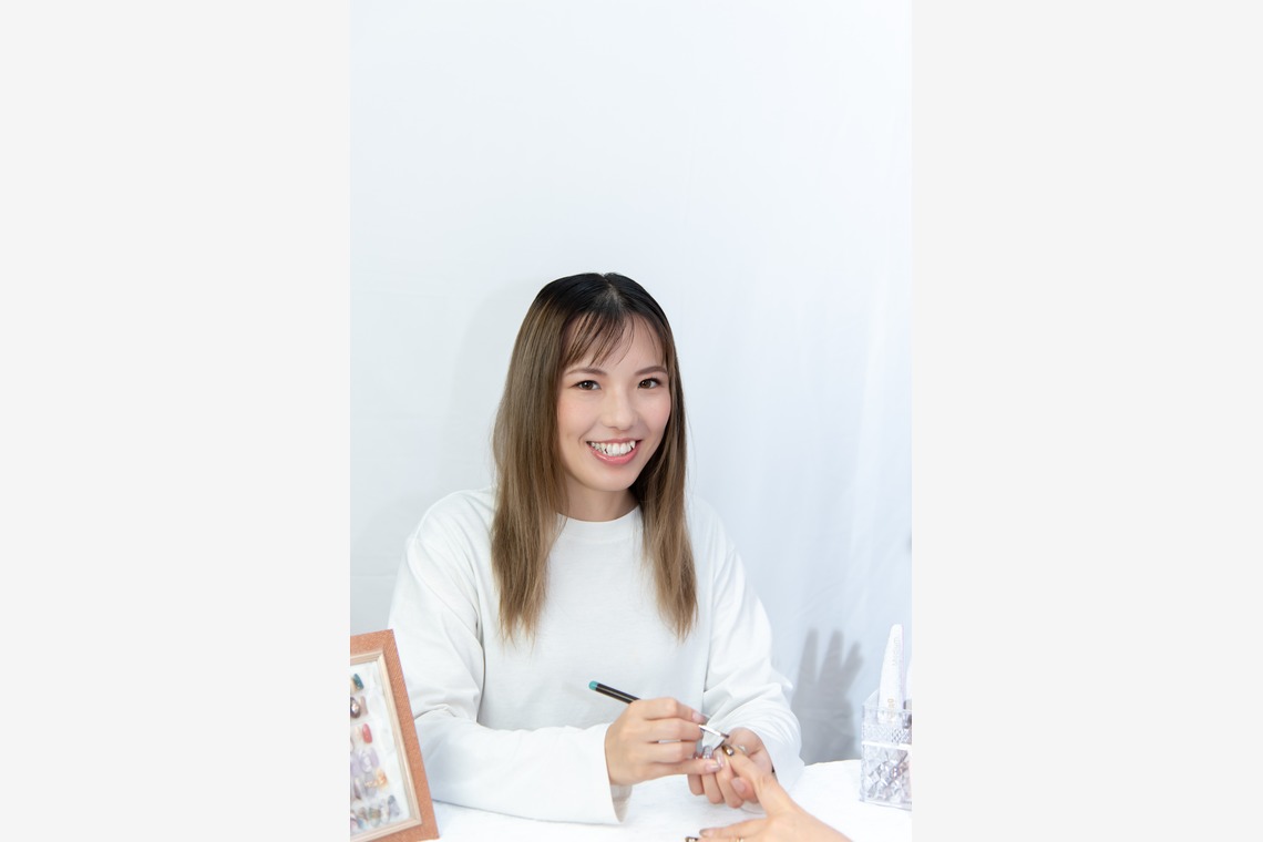 lin photodesignが撮影した「ネイルサロンのスタッフプロフィール撮影」の写真